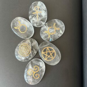 Wicca 6 palets de forme ovale plate d'excellente qualité, symboles wicca gravés or. Boutique ésotérique La Porte des Secrets