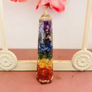 Obélisque en orgonite et pierres des 7chakras 12 cm Boutique La Porte des Secrets