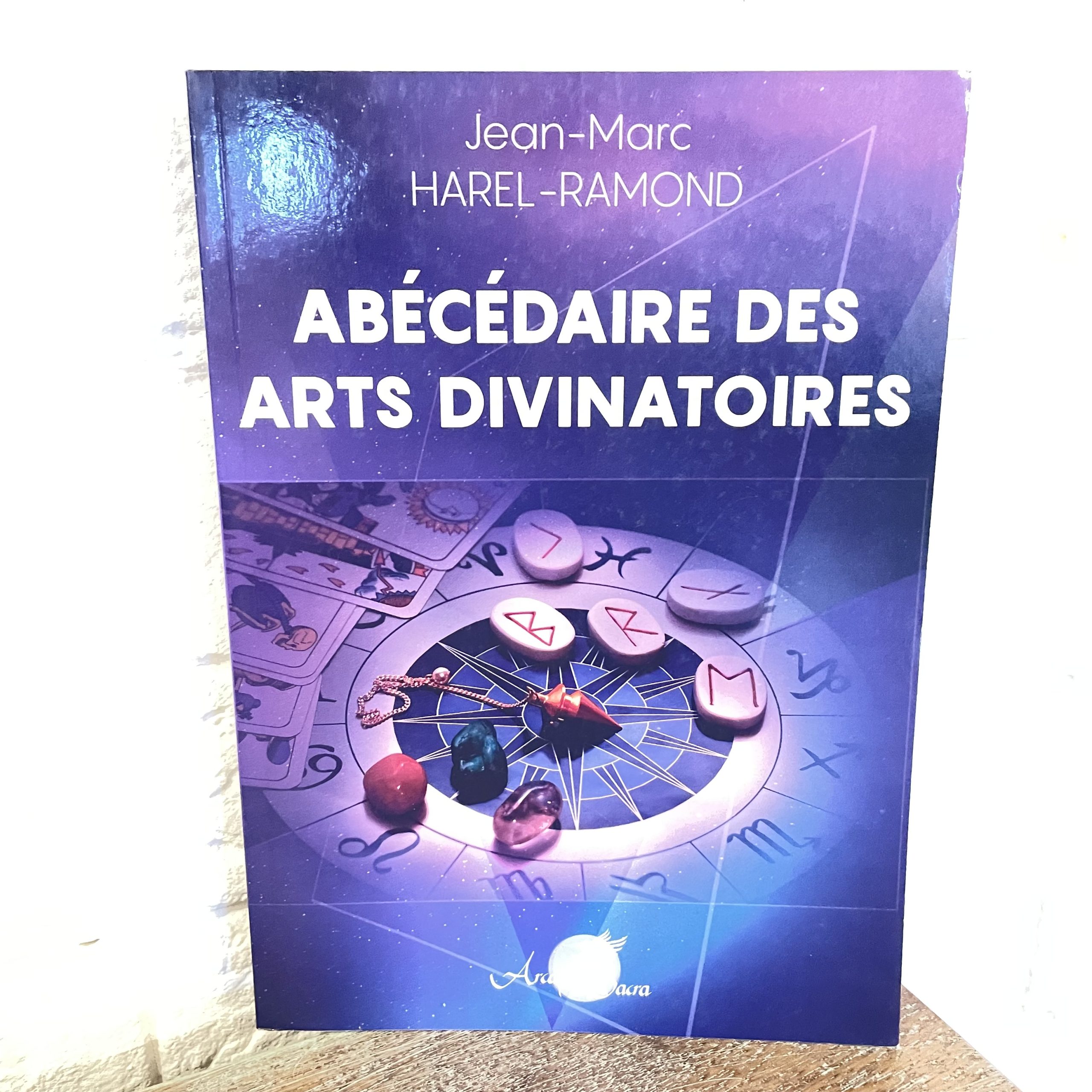 Le Livre Des Arts Divinatoires, Ancien Ou D'occasion - AbeBooks