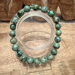 Bracelet en Turquoise africaine, perles 8 mm avec ou sans apprêts. Bracelet élastique fait sur mesure au besoin. Boutique minéraux du Monde La Porte des Secrets