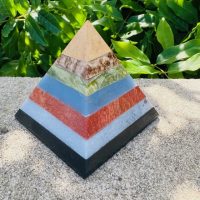 Pyramide mulit pierres en tranches 6cm - Boutique lLa Porte des Secrets