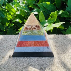 Pyramide multi pierres naturelles 6cmx6cm - Boutique de lithothérapie La Porte des Secrets
