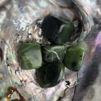 Jade néphrite de Chine pierre roulée - Boutique lithothérapie La Porte des Secrets