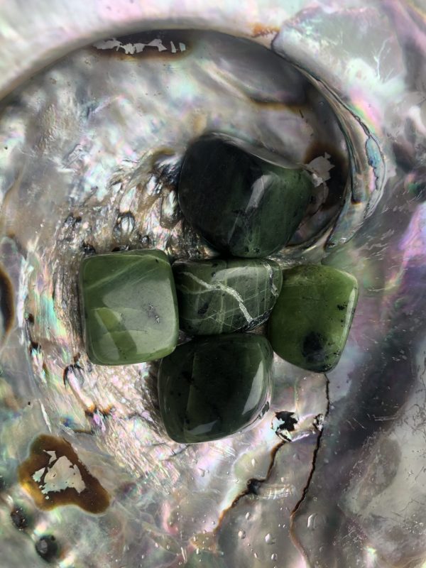 Jade néphrite de Chine pierre roulée - Boutique lithothérapie La Porte des Secrets