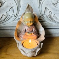 Bouddha bougeoir en méditation rose - Boutique ésotérique La Porte des Secrets