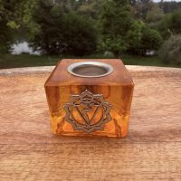 Bougeoirs chakra Plexus solaire en verre - couleur jaune - taille environ 4.8 x 4.8 cm hauteur 43.8 cm.