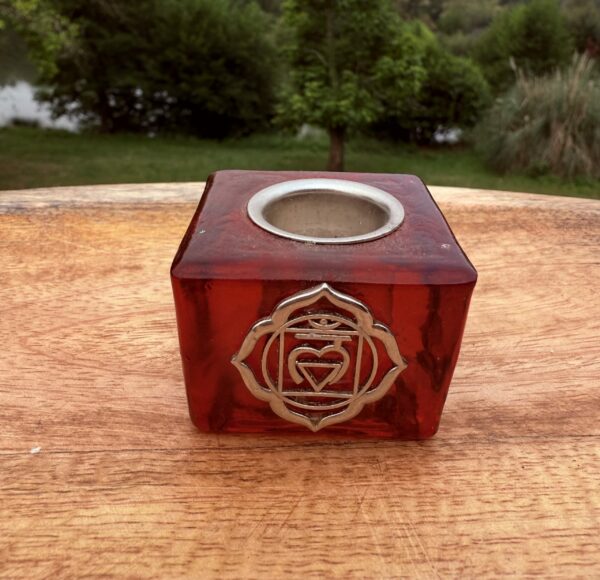Bougeoirs chakra racine en verre - couleur rouge - taille environ 4.5 x 4.5 cm hauteur 3.5 cm.
