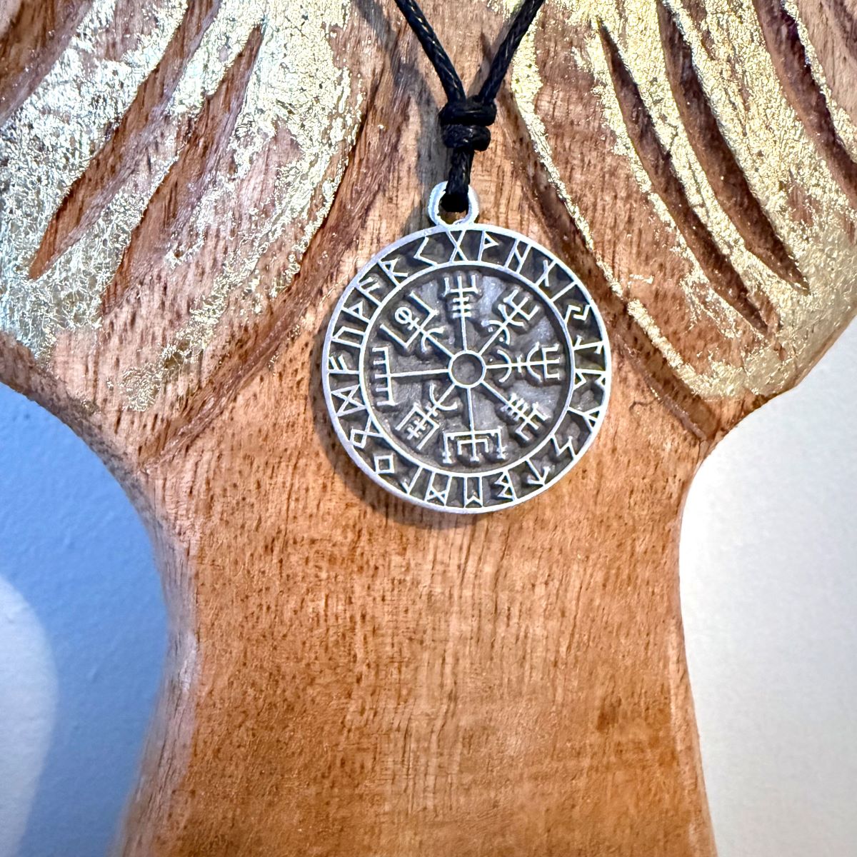 Pendentif boussole viking avec Aegishjalmur symbole de protection