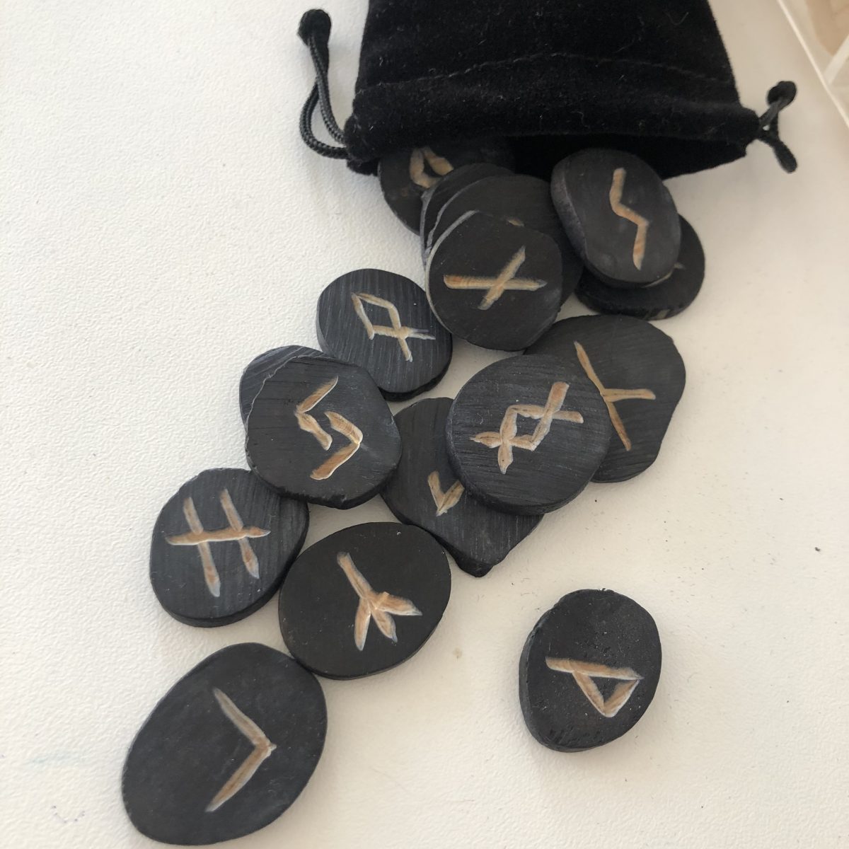 Runes & Wicca - La Porte des Secrets