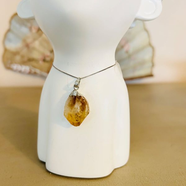 Pendentif de citrine brute forme libre 3 cm - Accroche en argent - boutique La Porte des Secrets