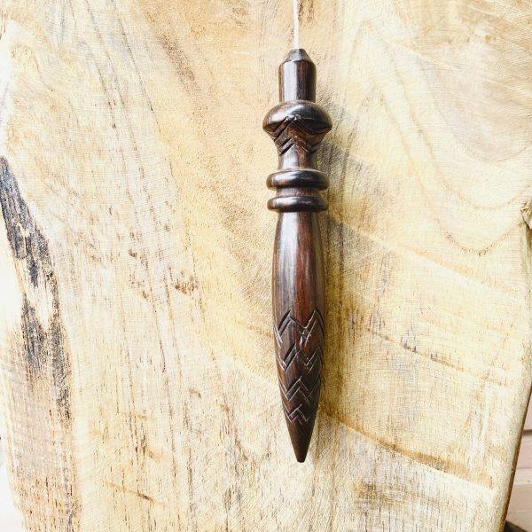 Pendule Egyptien en bois d'Acajou sculpté
