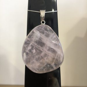 Médaillon en quartz rose poli/brut 7 cm - Boutique La Porte des Secrets