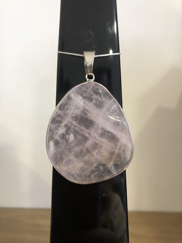 Médaillon en quartz rose poli/brut 7 cm - Boutique La Porte des Secrets