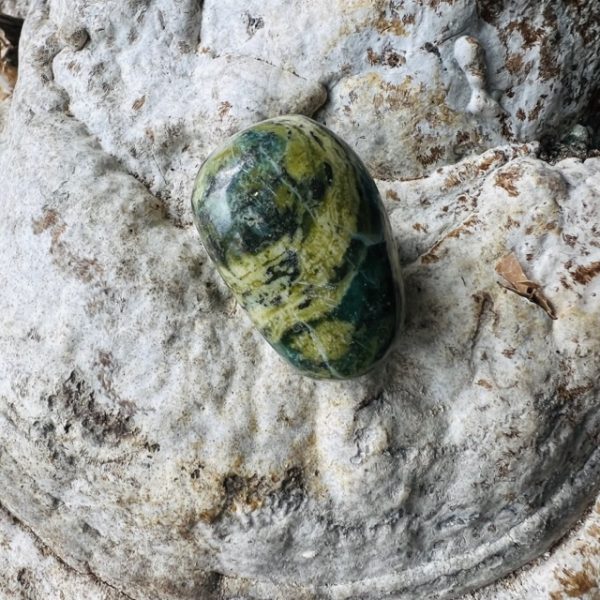 SERPENTINE du Pérou ou (ophite ou ophiolite) pierre roulee, boutique La Porte des Secrets