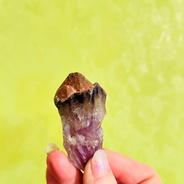 Auralite 23 brute qualité E (extra) du Brésil 7 cm - Pierre très rare aux 23 minéraux - Pierre Talisman énergétique en lien avec votre présent et votre futur - Boutique minéraux du monde La Porte des Secrets