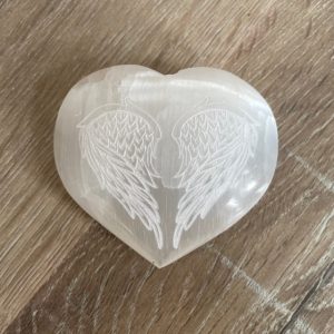 Cœur pierre de Sélénite gravé ailes d'ange boutique La Porte des Secrets