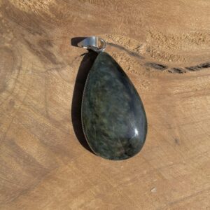 Pendentif obsidienne MANTO-HUICHOL