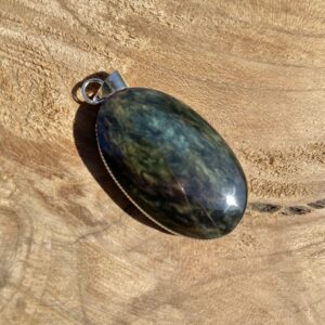 Pendentif obsidienne MANTO-HUICHOL