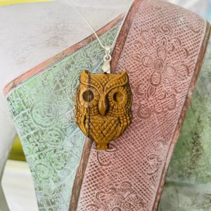 Chouette en oeil de tigre très rare pendentif Brésil avec cordon réglable et boite cadeau - Boutique La Porte des Secrets