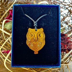 Pendentif Chouette pierre Oeil de tigre livrée avec sa boite cadeau et cordon réglable - Boutique La Porte des Secrets