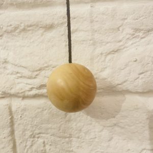 Pendule sphère en bois de buis naturel - Boutique ésotérique La Porte des Secrets
