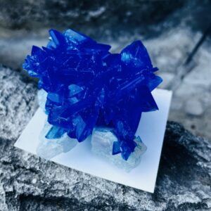 Chalcanthite minéral, pierre bleue (sulfate de cuivre) sur gange