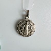 Saint Benpît, médaille argenté de protection - 2.30cm x 1.80cm - Boutique La Porte des Secrets