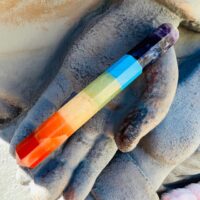 Bâton de Massage 7 Chakras en Pierre Naturelle – Harmonisation Énergétique. boutique La Porte des Secrets