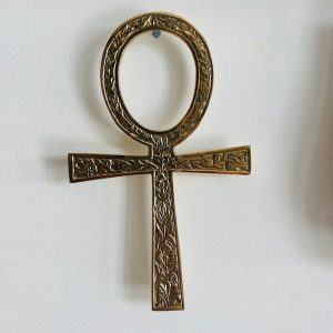Croix de vie ou Croix d'Ânkh doré et gravée se symboles égyptiens - en titane et laiton - hauteur 15 cm - Boutique ésotérique La Porte des Secrets