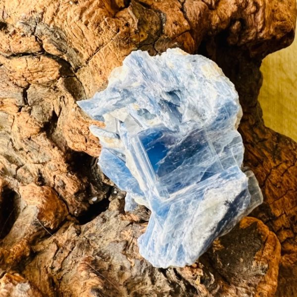 Cyanite bleue forme libre - boutique La Porte des Secrets