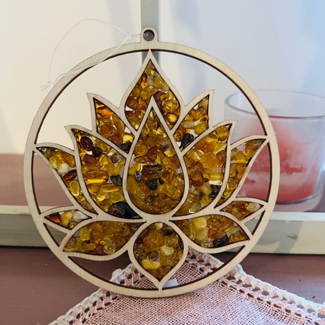 Attrape-soleil ambre et bois fleur de lotus décoration naturelle