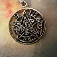Amulette étoile à Amulette éetoile à 5 branches Tetragrámmaton, plaqué or, protection puissance - Boutique La Porte des Secrets