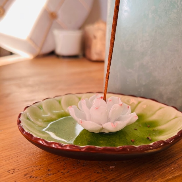 porte encens fleur de lotus en terre cuite