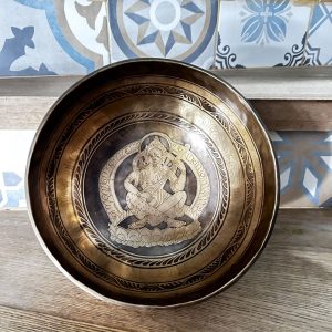 Bol Chantant Tibétain Déesse Saraswati gravé et mantras - environ 25/26cm. Boutique ésotérique La Porte des Secrets