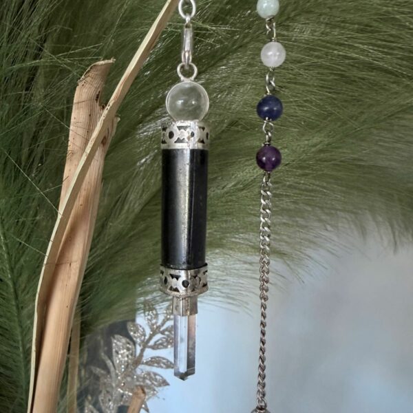 Pendule baguette ou baguette de soin énergétique en tourmaline noire, sphère et pointe en cristal de roche - longueur 9 cm. Boutique ésotérique La Porte des Secrets