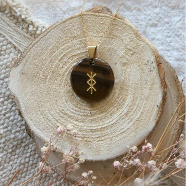 Talisman Runique Protection oeil de tigre gravé or Omsaé