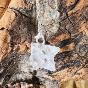 Pendule Merkaba cristal de roch 3 cm avec chainette argentée boutique La Porte des Secrets