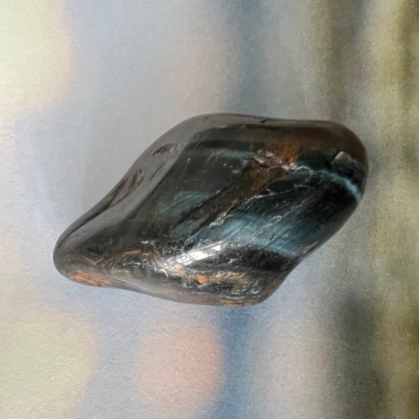 Oeil de faucon grande pierre roulée, Obsidienne d'Afrique du Sud - 4.5cm - Boutique de Pierres La Porte des Secrets