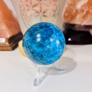 Sphère apatite bleue 70 mm Madagascar boutique La Porte des Secrets