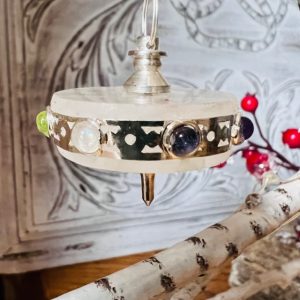 Pendule UFO Cristal de roche et 7 chakra, forme soucoupe 4cm - Boutique La Porte des Secrets