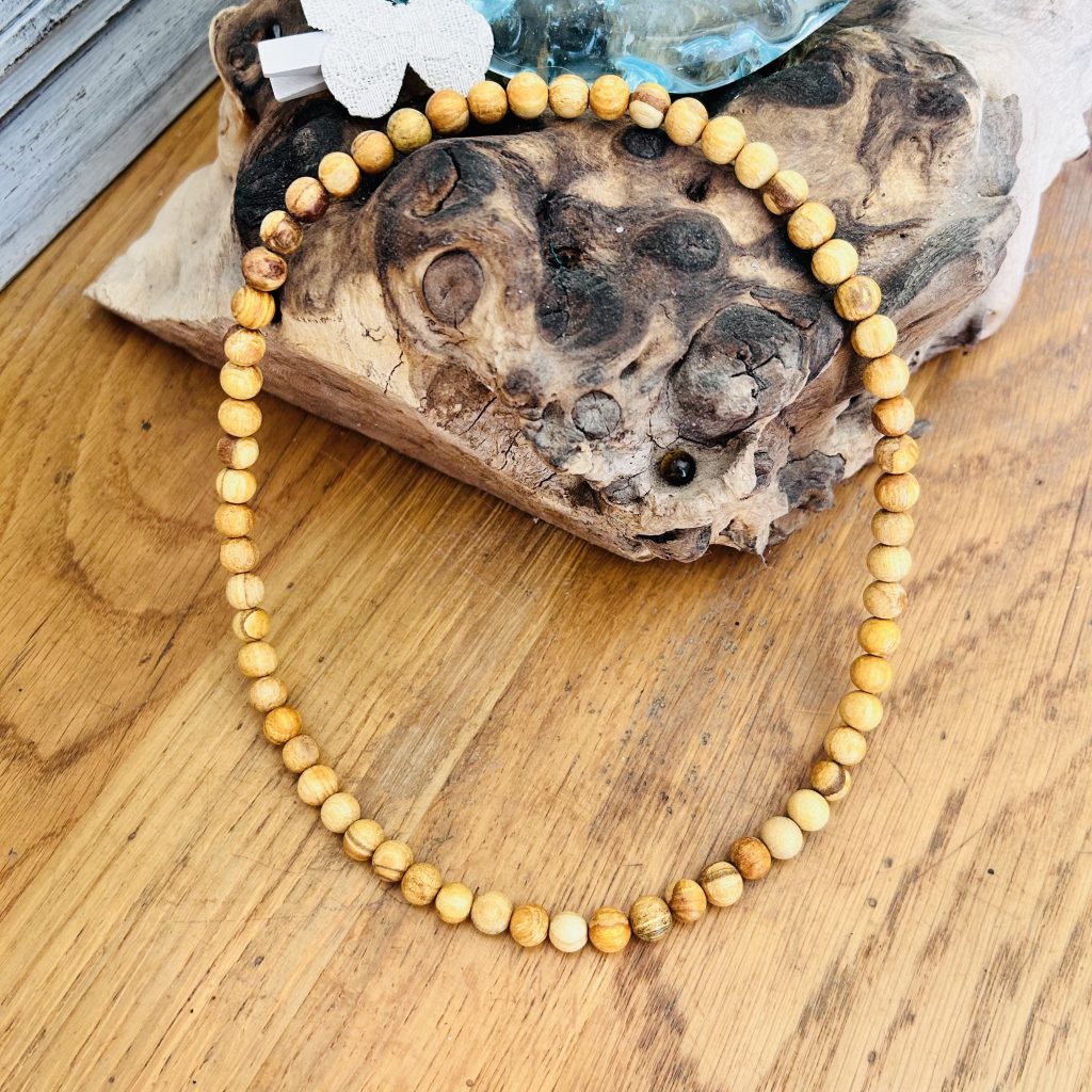 Collier de PALO SANTO perle ronde 7.5mm monté sur fil élastique - Boutique La Porte des Secrets