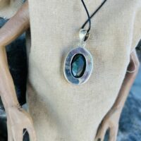 Pendentif de labradorite extra sublime cabochon 100% reflets monté sur argent massif 3.2 cm - Boutique de pierres & minéraux La Porte des Secrets