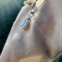 Labradorite extra pendentif larme argent massif 925, livré avec son cordon fermoir - Boutique de lithothérapie La Porte des Secrets