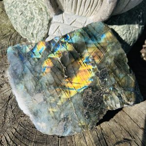 Labradorite plaque polie 1 face, forme libre 460 gr Madagascar - Boutique La Porte des Secrets