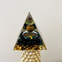 Pyramide orgonite Obsidienne noire et oeil de tigre avec arbre de vie boutique La Porte des Secrets