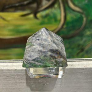 Pyramide pierre Smaragdite Colombie, 4 cm - Boutique La Porte des Secrets