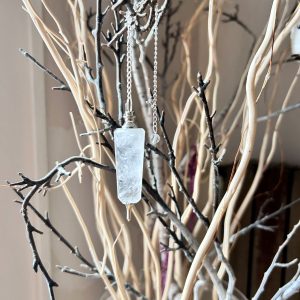 Pendule Cristal de roche forme allongé facetté et laiton argenté boutique ésotérique La Porte des Secrets