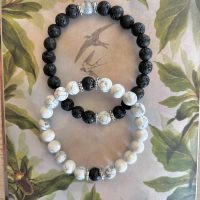 Bracelets de l'Amitié Yin & Yang pierre de lave et howlite fabrication artisanale perles 8mm - Boutique La Porte des Secrets