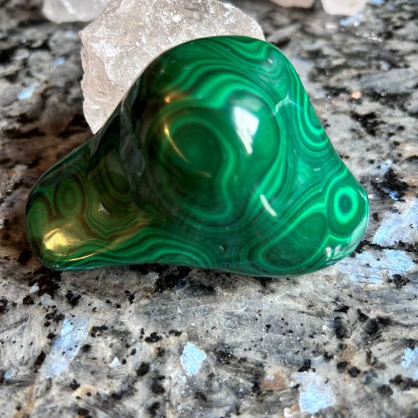 Malachite forme libre du Congo 11 x 6 cm, 262 gr boutique La Porte des Secrets