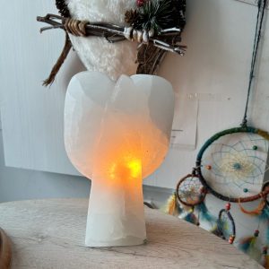 Ange-Lampe en sélénite artisanale - pierre naturelle taillé et sculpté à la main - livré avec ampoule et kit électrique E.U - boutique La Porte des Secrets